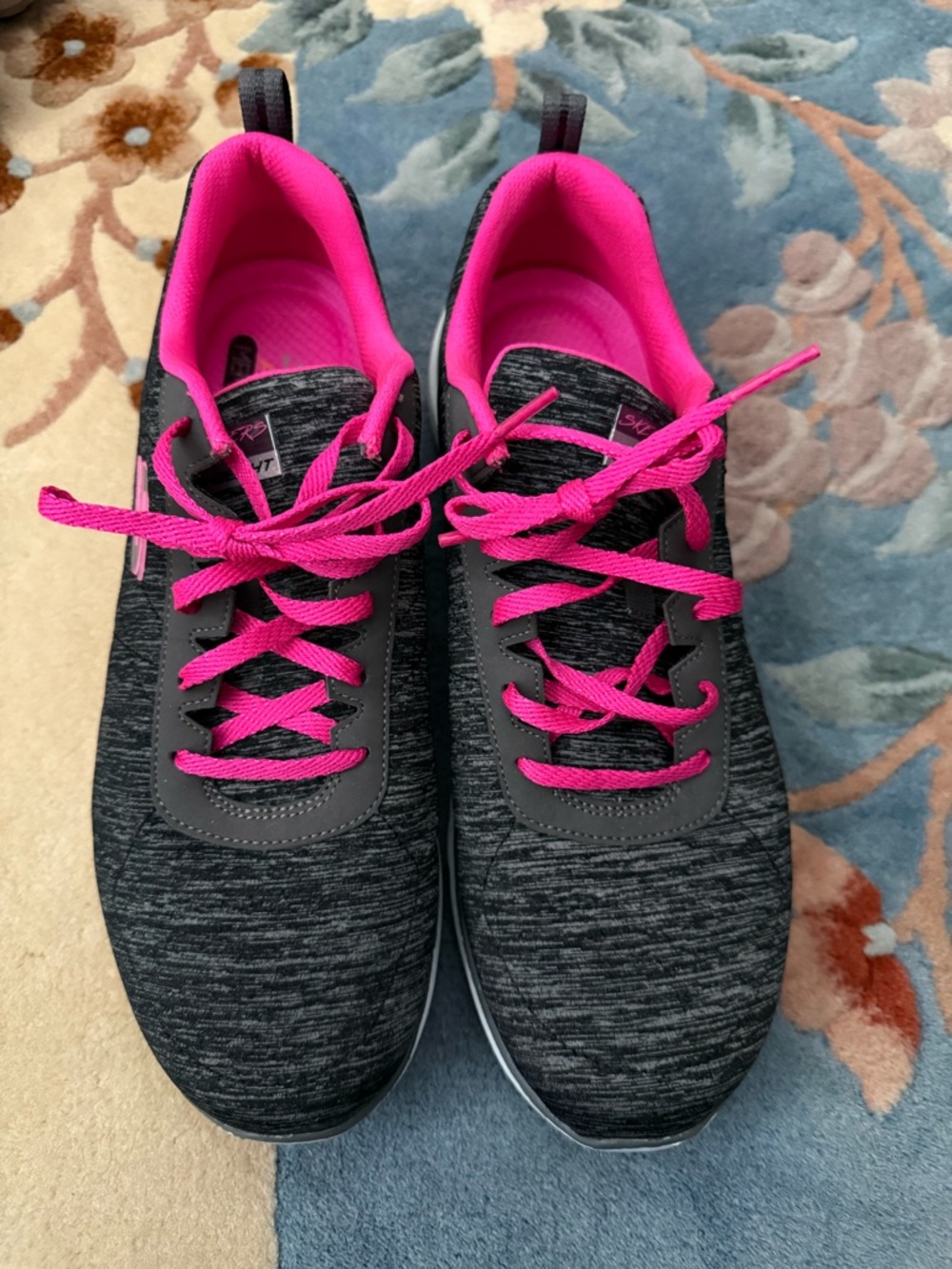 Skechers Women's Gray Lite weight  Knit Athletic Sneakers with pink accents.